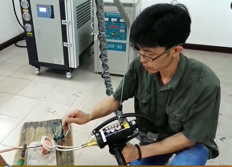 便携分体式自带冷水机加热钎焊机设备